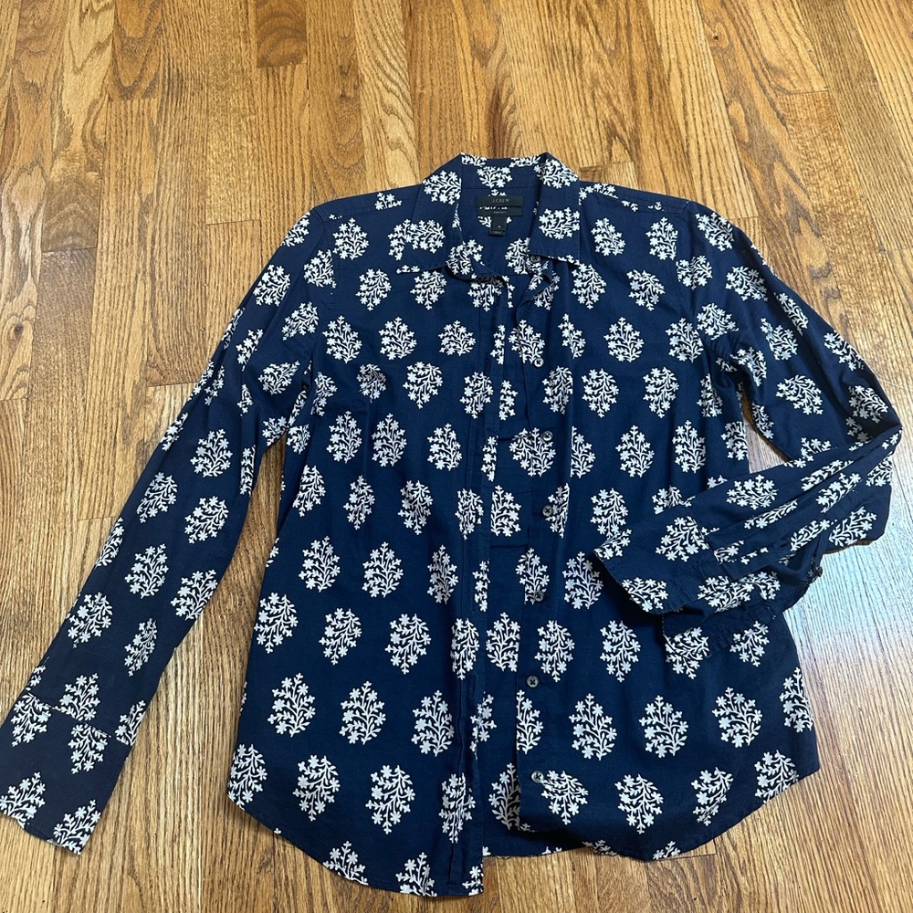 NWOT JCrew Button Down Long Sleeve Blouse Top in paisley print navy white